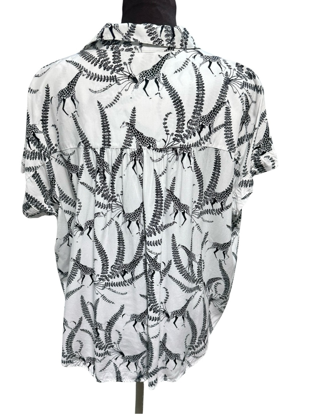 Jane + Delancey Womens Large Giraffe Print Button Up Blouse White Black Safari - Picture 2 of 7